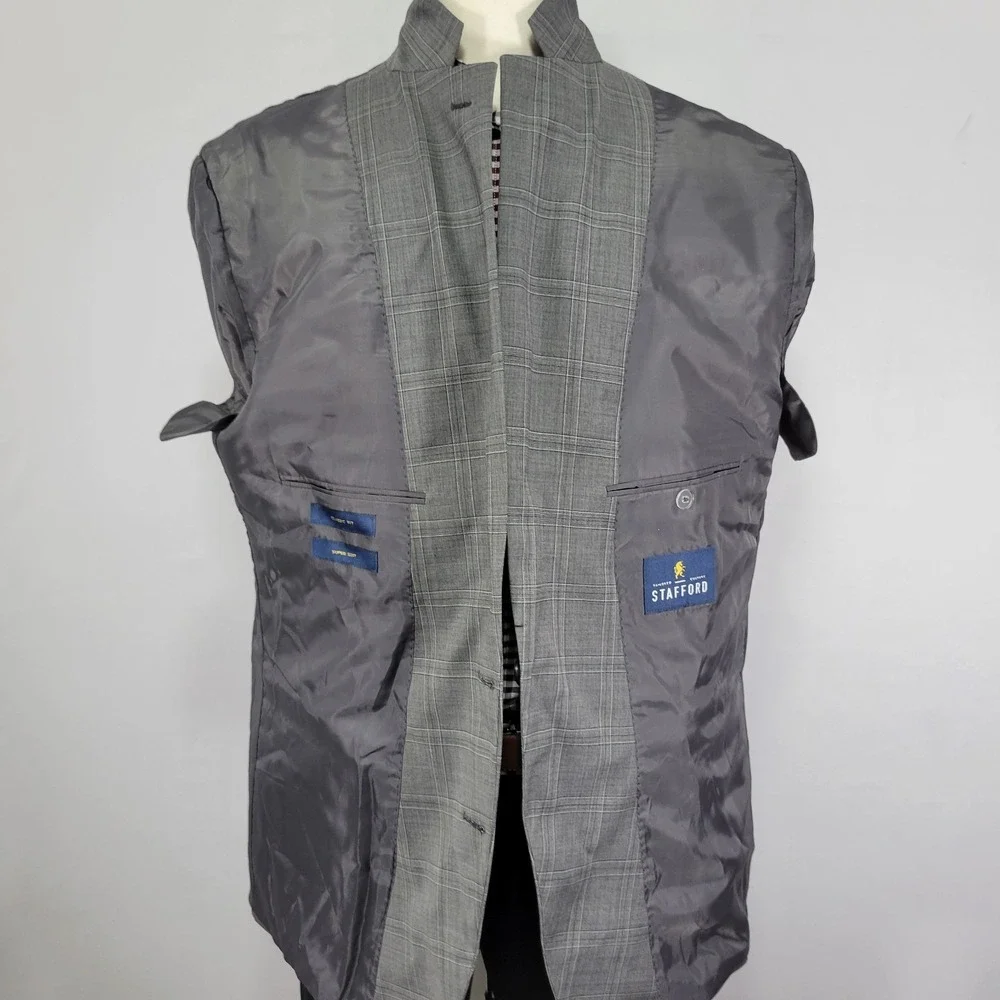 Stafford Men's Sport Coat‎ Blazer Two Button Gray Plaid Wool Blend Classic 50R